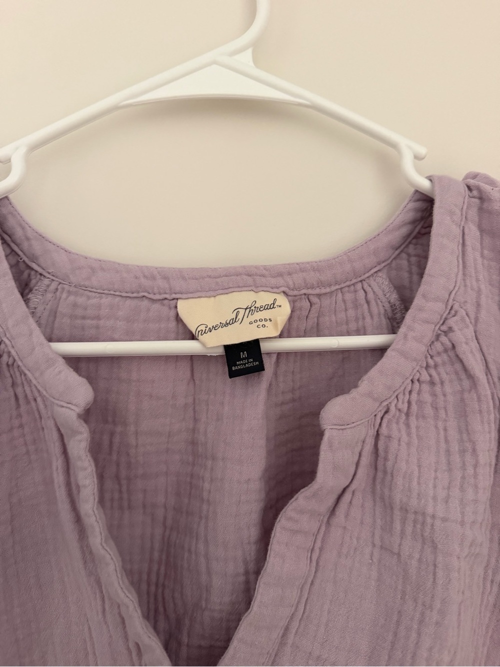 Universal Thread Lavender V-Neck Short Sleeve Top Women’s Medium - Picture 3 of 4